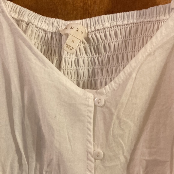 NWOT. Cutest little TOP!! So pretty . Never worn. Brand NEW! 🌟👌🏼 - Picture 2 of 4